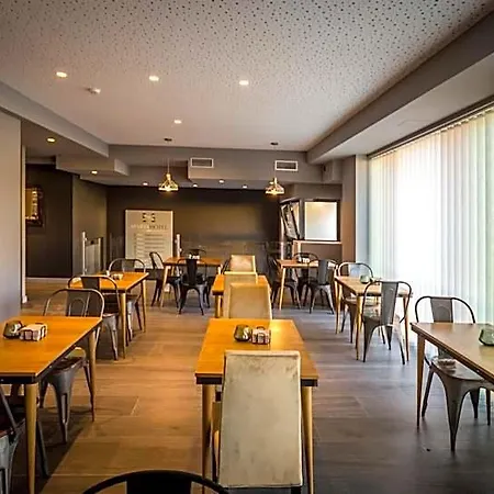 5dos5 Apartmanhotel Oviedo